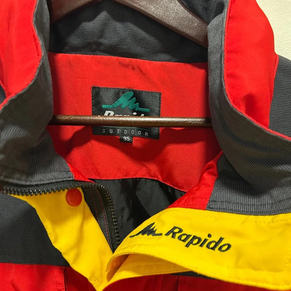 vintage Rapido red and black‎ multi-pocket outdoor windbreaker jacket. Size L